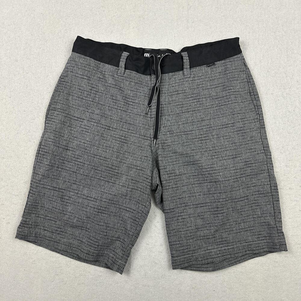Travis Mathew Shorts Men 32 Gray Striped Chino Drawstring Stretch 10 Inseam